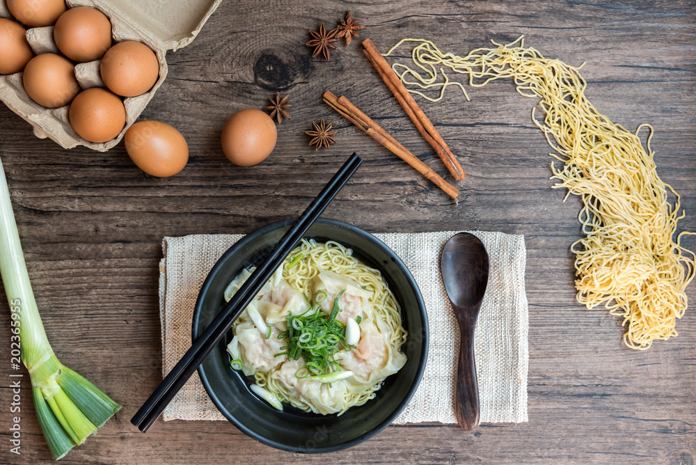 Φωτογραφία Shrimp wonton with braised pork in soup on wooden table - Asian food style, Sele