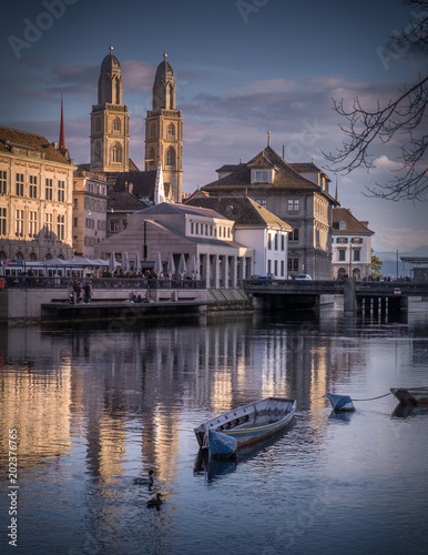 Abendstimmung an der Limmat in Zürich