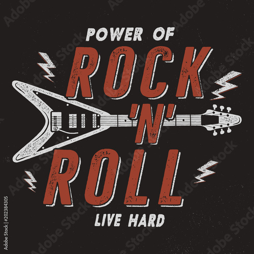 Plakat Vintage ręcznie rysowane Rock n Roll plakat, Retro Muzyka w tle. Musical Tee Graphics Design. Live Hard T-Shirt.Stock wektor
