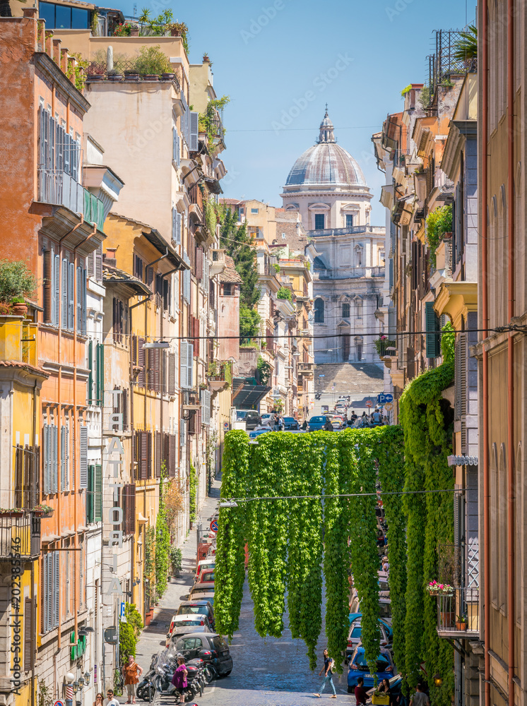 Φωτογραφία The picturesque Rione Monti in Rome, with the Basilica of Santa Maria Maggiore in the background