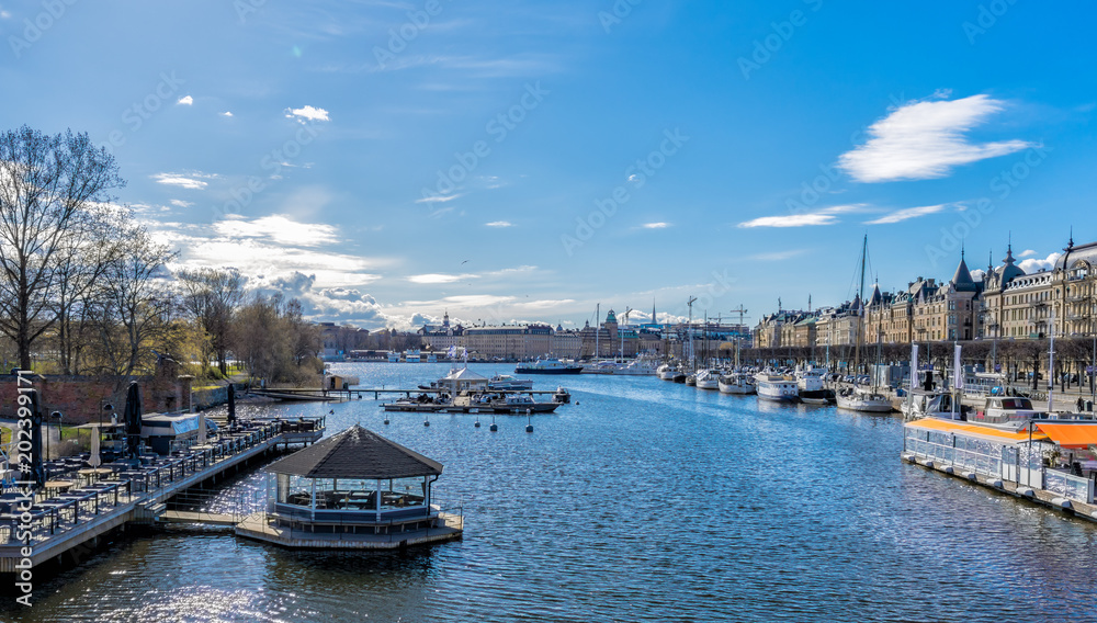 Φωτογραφία A view in stockholm city from Djurgarden over water towards the Old Town and Str