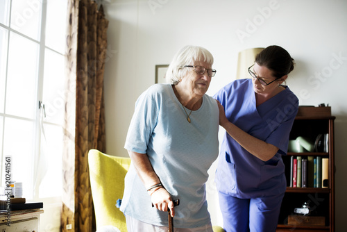 Cuadro en lienzo Nurse helping senior woman to stand