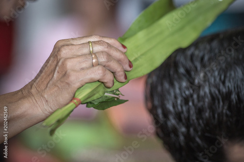 Blessing of relatives Join the wedding ceremony. (Married couple, male and female) is a tradition that has been practiced for a long time. It is often seen in Thailand.