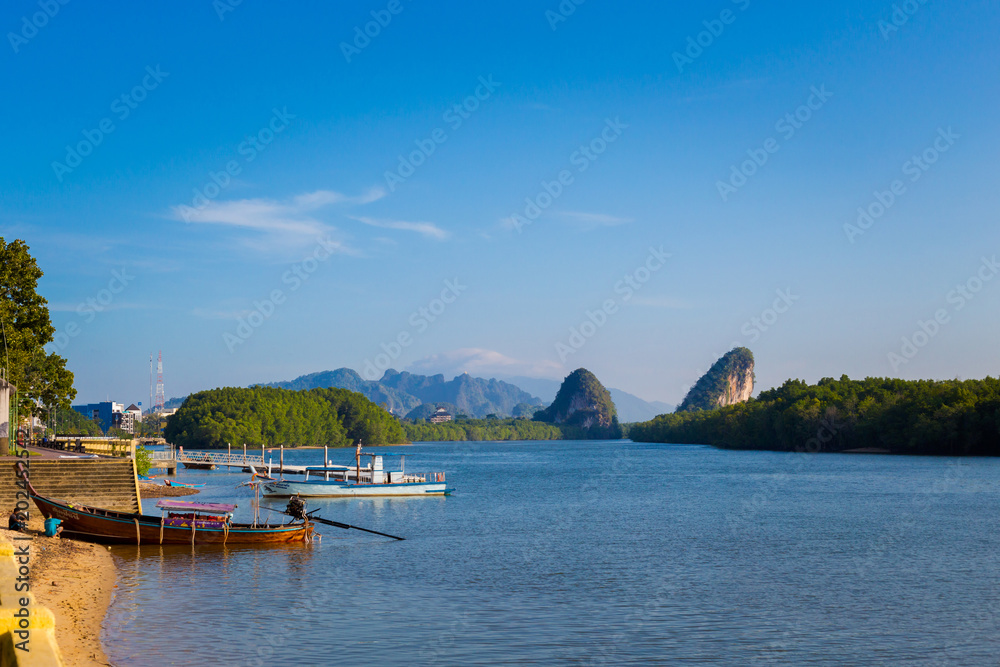 Fototapeta premium Khao Khanab Nam mountains Krabi