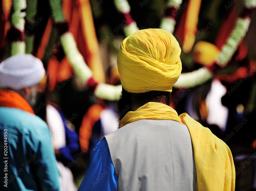 Fotografie Sikh man with yellow turban and long black beard