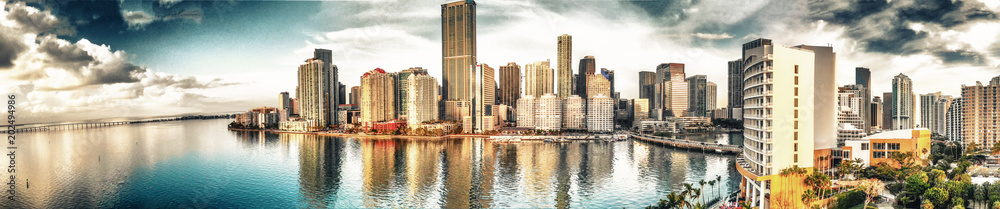 Fototapeta premium Panoramic aerial view of Downtown Miami and Brickell Key at sunrise