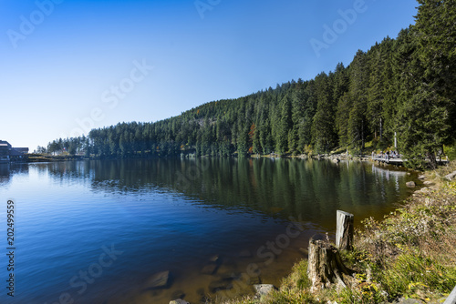 The Mummelsee in the Black Forest surrounded by mountains_Baden Wuerttemberg_Germany