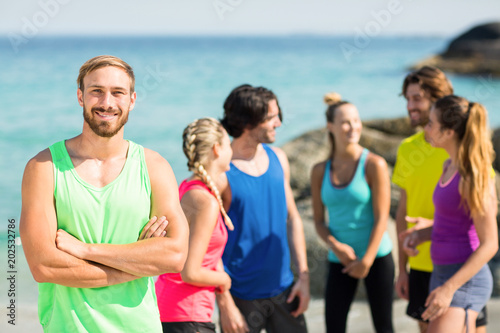 Smiling friends standing on shore © WavebreakmediaMicro