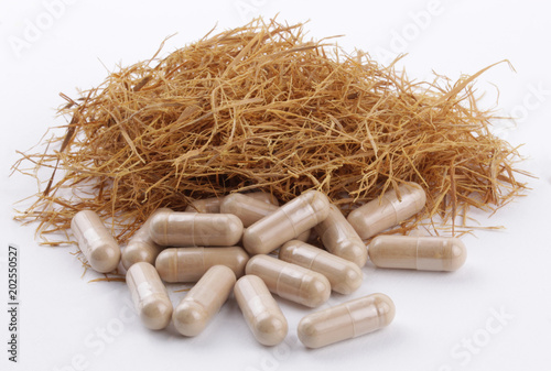 Katzenkralle Kräuter mit Kapseln