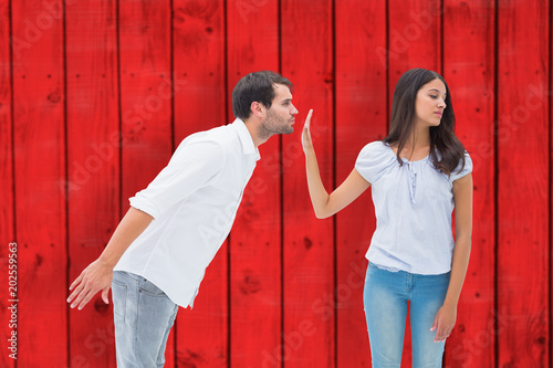 Foto Brunette uninterested in mans advances against red wooden planks