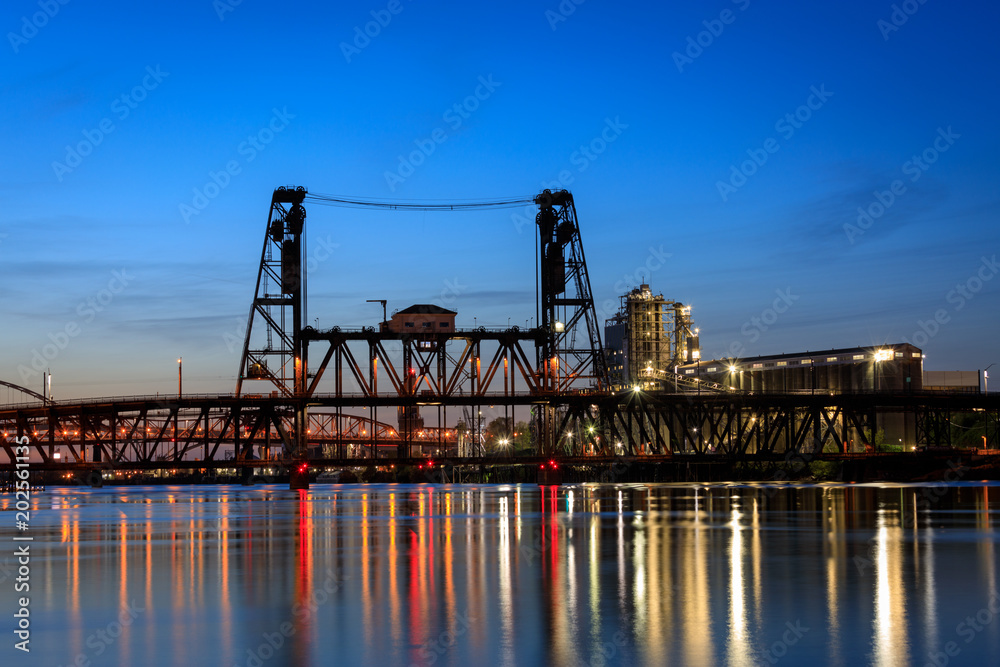 Portland, Oregon view of the Steel Bridge on the Willamette River