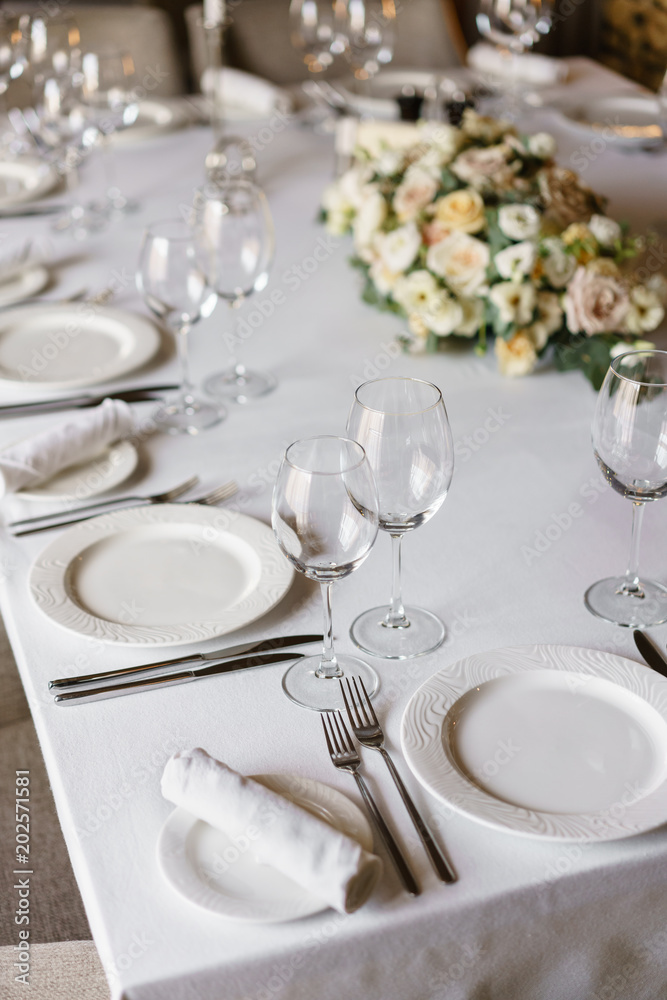 Luxury wedding reception. Flower arrangement on table in restaurant. Stylish decor and adorning. Luxury wedding reception. Flower arrangement on table in restaurant. Stylish decor and adorning.