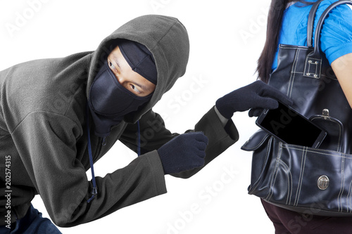 Thief steals phone of young woman on studio