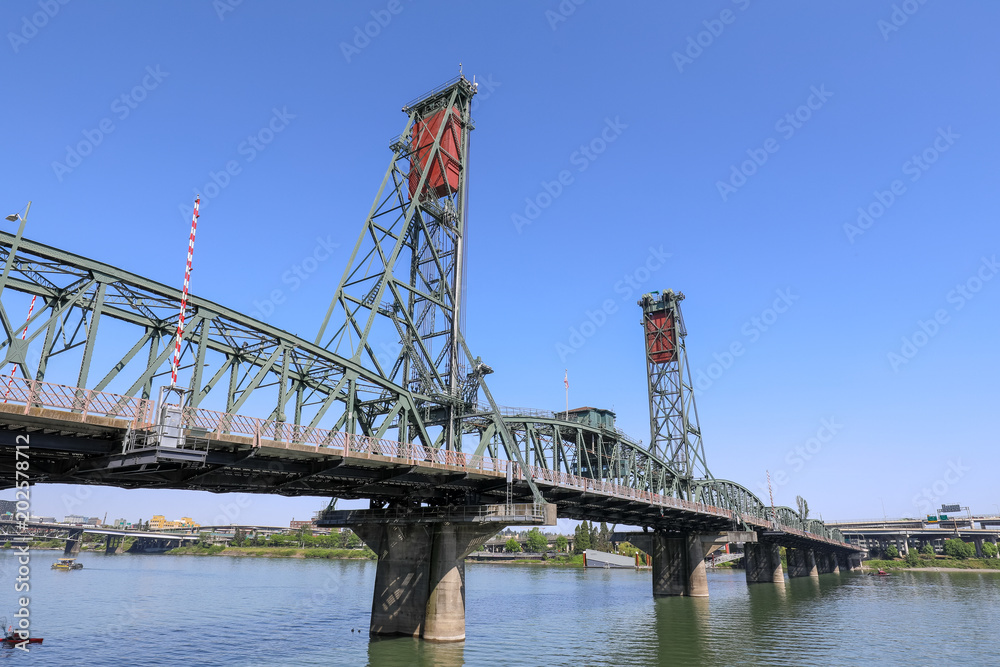 Fotografie The Hawthorne Bridge on Willamette River