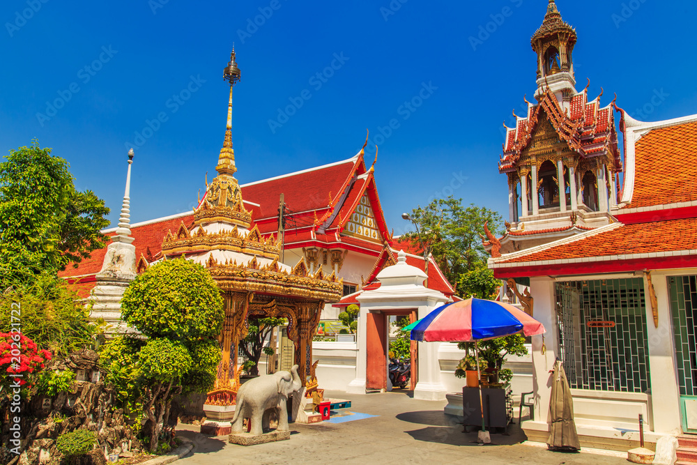 Fototapeta premium Magnificent Buddhist temple in Bangkok.