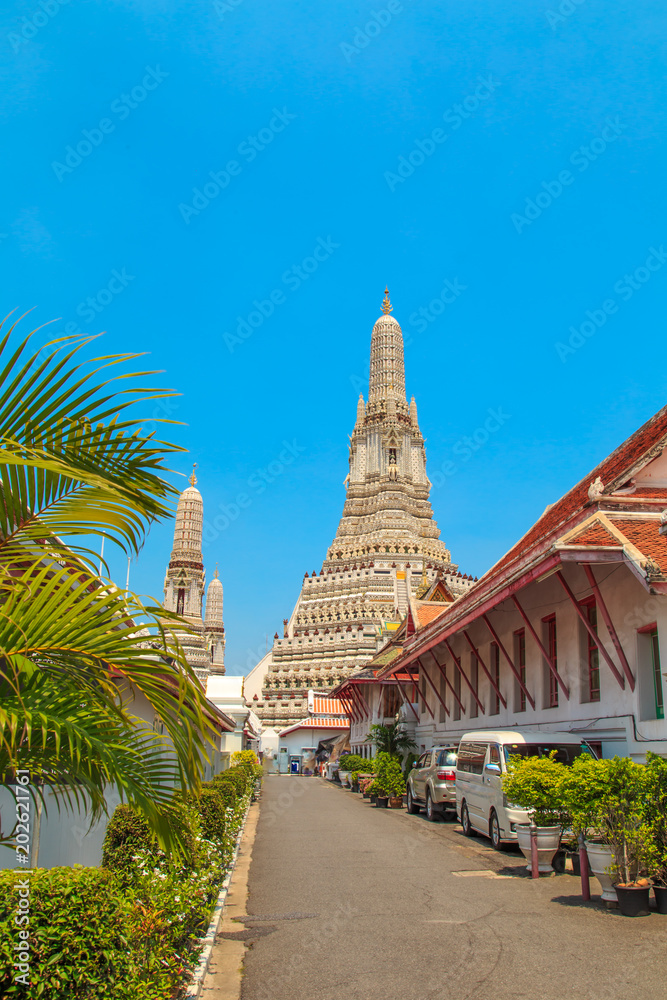 Fototapeta premium Temple of the Morning dawn, Bangkok, Thailand.