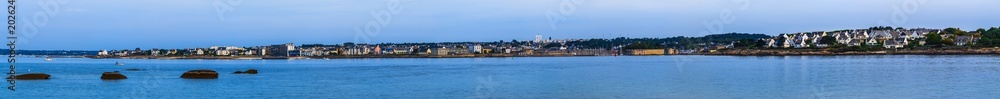 Panorama de Concarneau en Bretagne vue de La Pointe du Cabellou