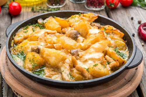 Tyrolean fried potatoes with meat, bacon and mushrooms, Tyrolean Groestl