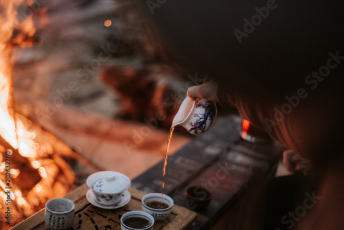Чайная церемония у костра, заварка вкуснейшего пуэра