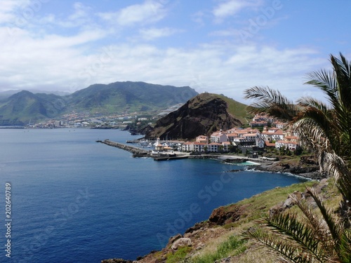 Marina et village de Quinta do Lorde sur la peninsule de Sâo Lourenço île de Madère au Portugal. photo