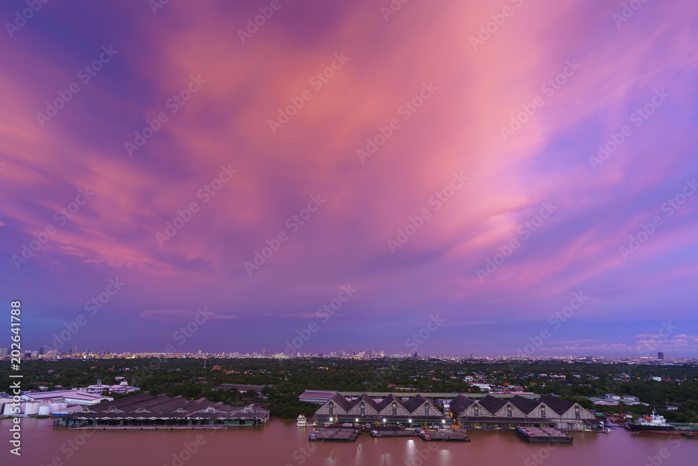 Φωτογραφία Beautiful twilight at Bang Kachao , forest in the city , Bangkok , Thailand