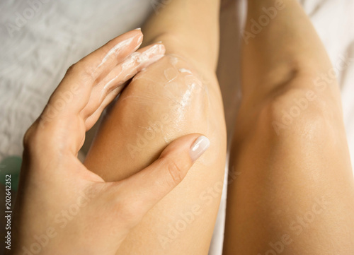 Ointment for the treatment of pain in the joints and knee