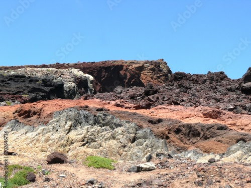 Coulée de lave rouge sur la péninsule de Sâo Lourenço île de Madère au Portugal.