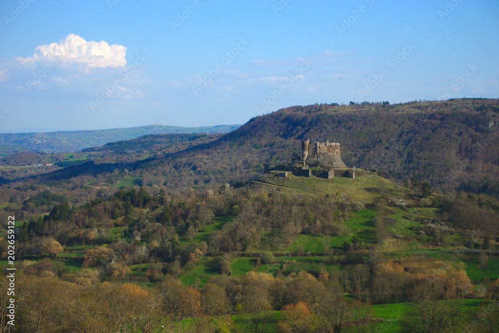 Château de Murol et campagne environnante