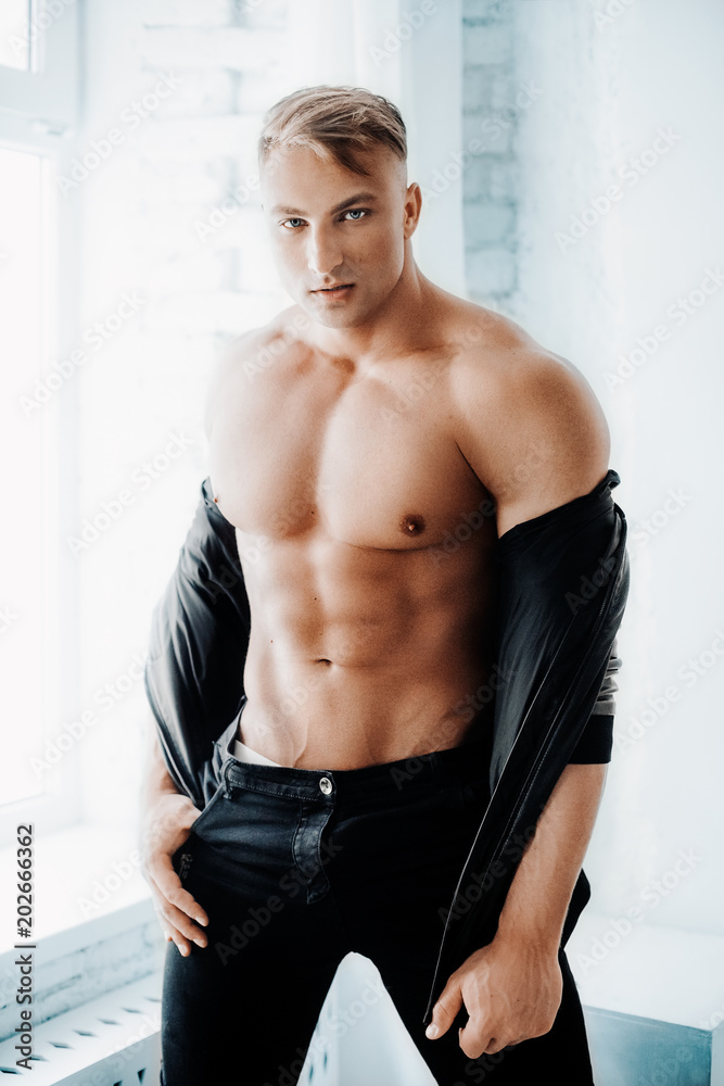 Obraz premium Young sexy muscular man