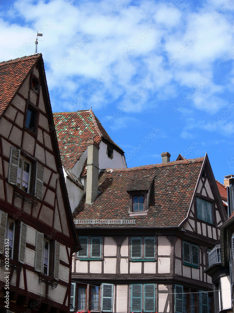 Janelas em Colmar, em França Janelas em Colmar, em França