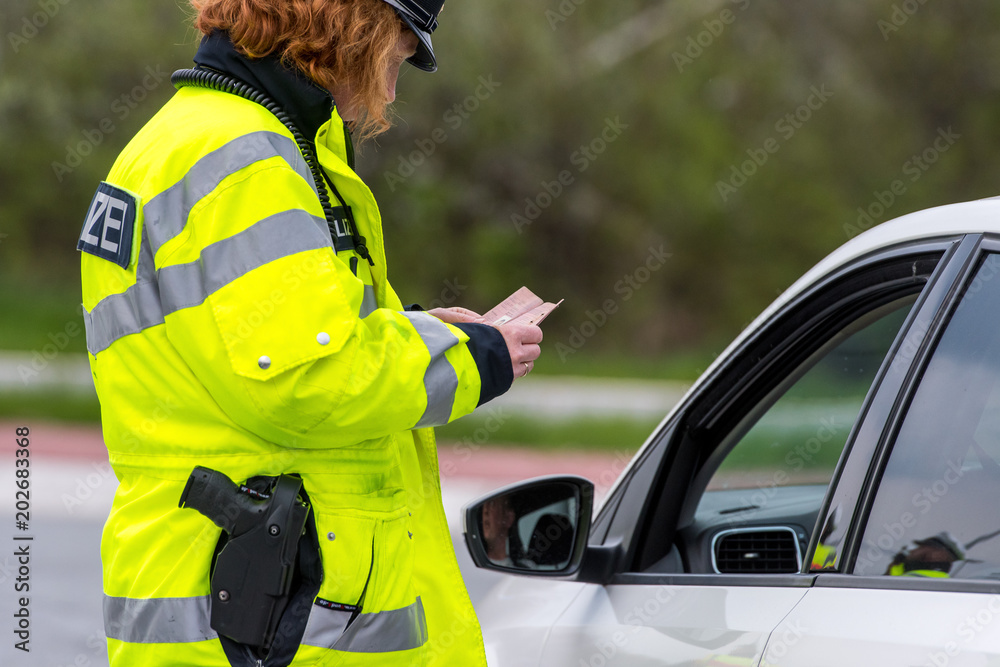 Fototapeta premium Verkehrskontrolle der Polizei