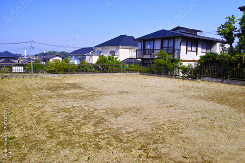 住宅街の中にある更地

 photo