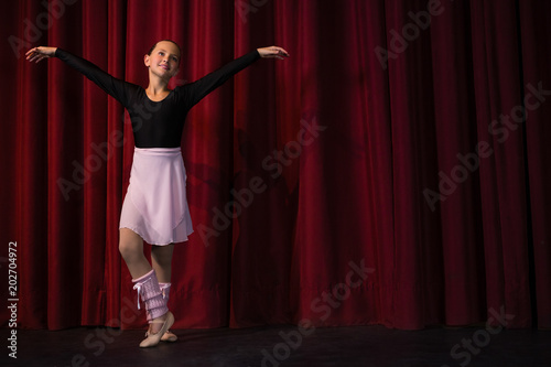 Ballerina practicing ballet dance © WavebreakmediaMicro