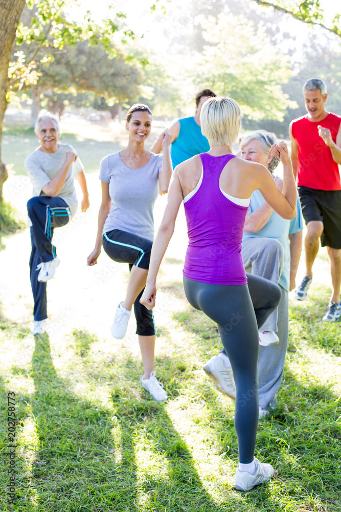 Obraz premium Happy athletic group training 