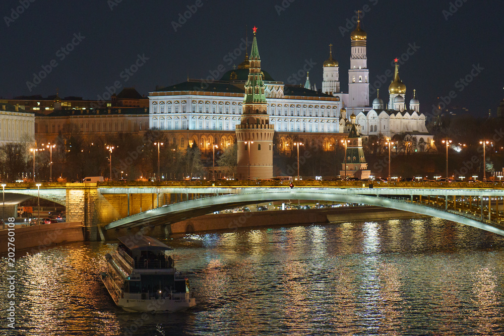 Obraz premium Moscow night image. The Kremlin, the Ivan the Great bell tower, the Assumption cathedral, the Arkhangelsk cathedral and the Residence of the President of the Russian Federation are in focus