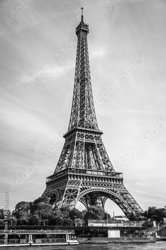 Fototapeta Naklejka Na Ścianę i Meble -  La tour Eiffel Paris France.