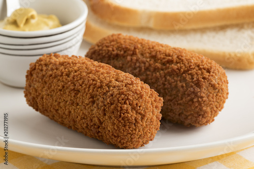 Konstfotografi Deep fried Dutch kroketten for lunch