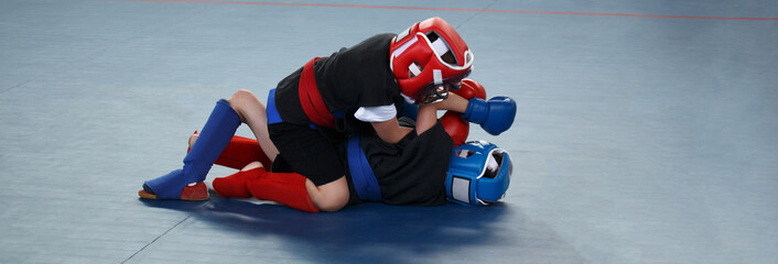Ingelijste posters Vechtsport Twee jongens in vechtsport training  © valyalkin