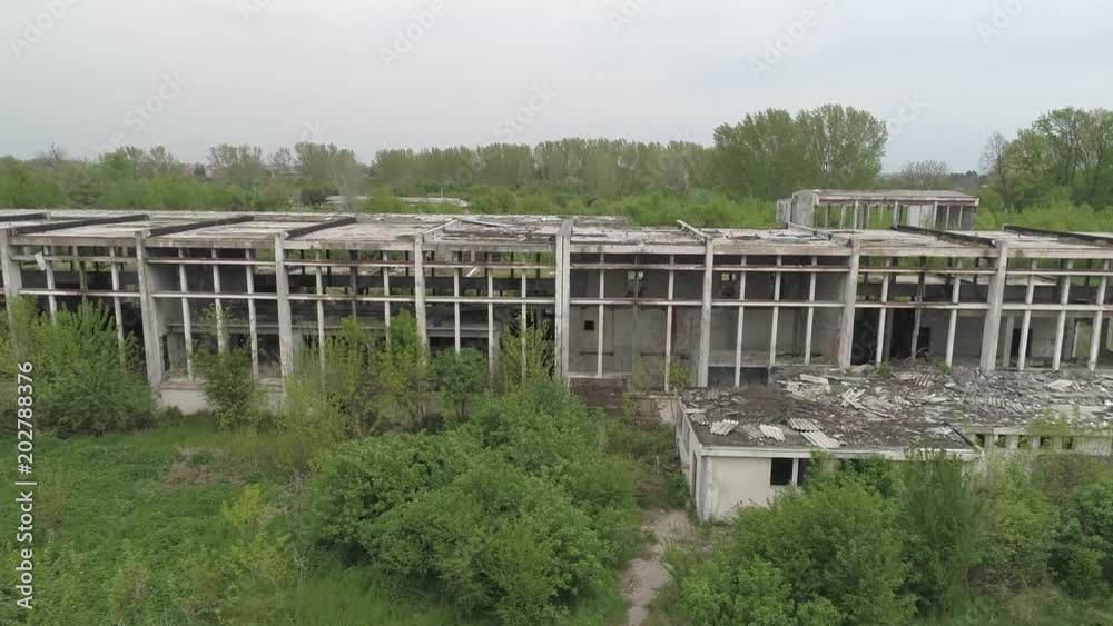 Aerial view on fully equipped soldiers and ruined buildings during military attack
Aerial view on fully equipped soldiers and ruined buildings during military attack