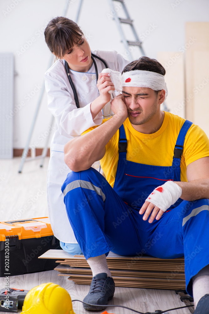Worker with injured head and doctor Worker with injured head and doctor