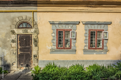 Fototapeta Naklejka Na Ścianę i Meble -  poor building facade with door and windows
