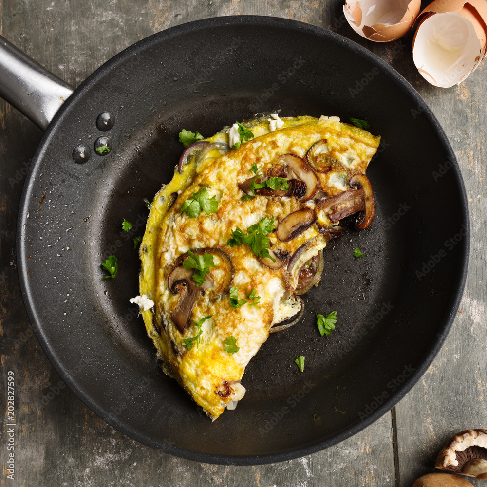 Omelett mit Pilzen - Omelette with mushrooms Omelett mit Pilzen - Omelette with mushrooms