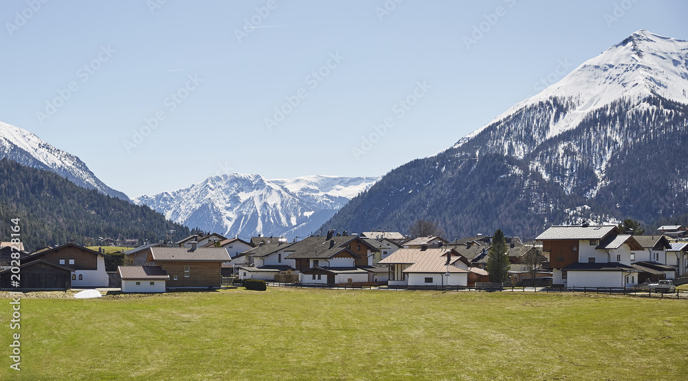 Alpines Dorf in Österreich – Stockfoto