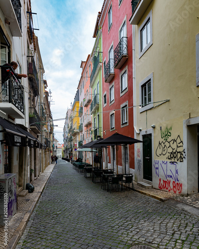 Fototapeta Naklejka Na Ścianę i Meble -  narrow street in lisbon