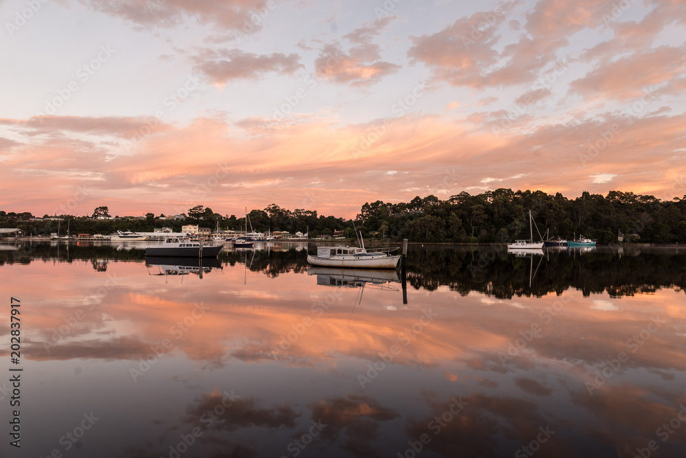Obraz premium dawn Strahan harbour