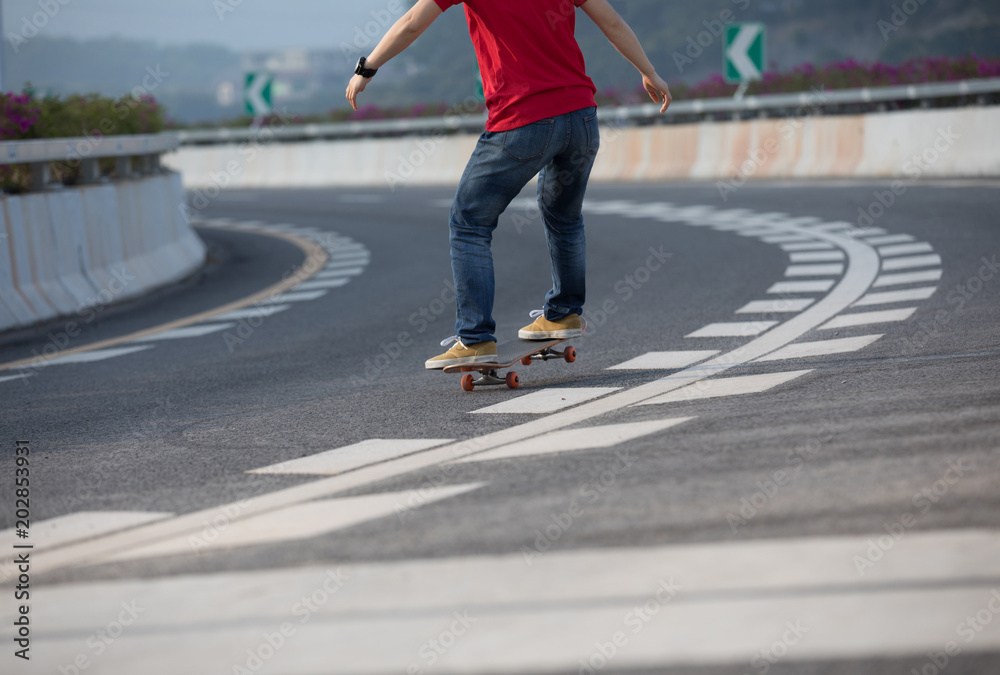 Skateboarder sakteboarding on city highway