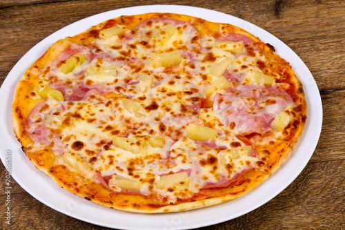Pizza with ham