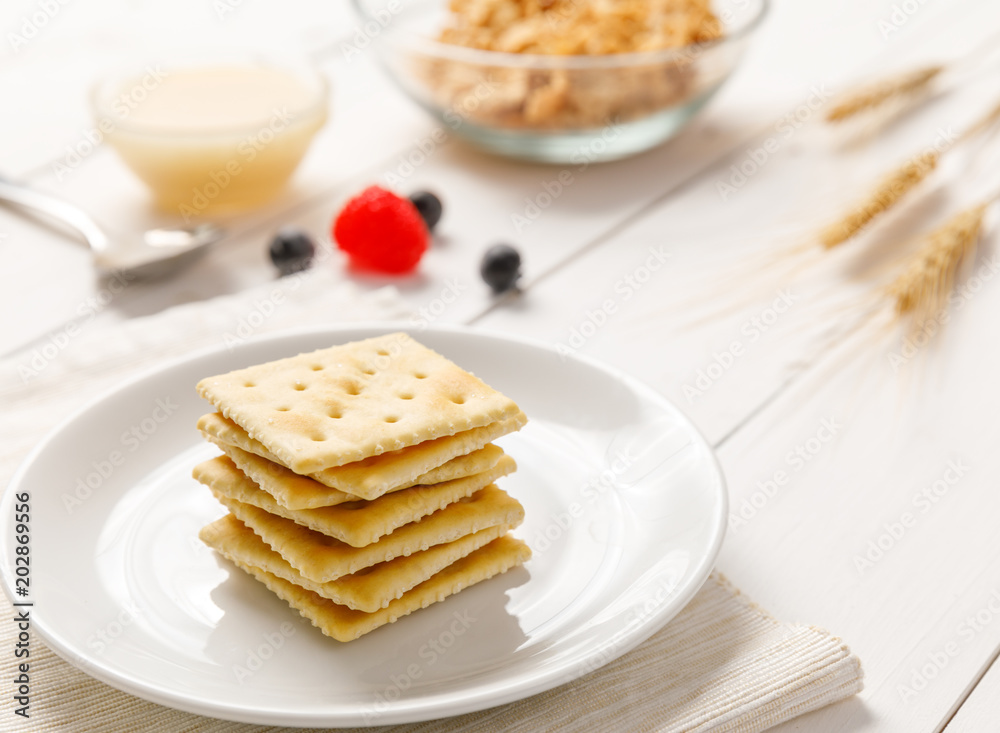 crackers with condensed milk and fruit, breakfast