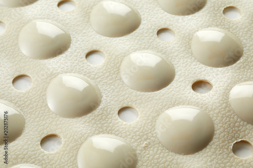 Textured under surface of a rubber bath mat