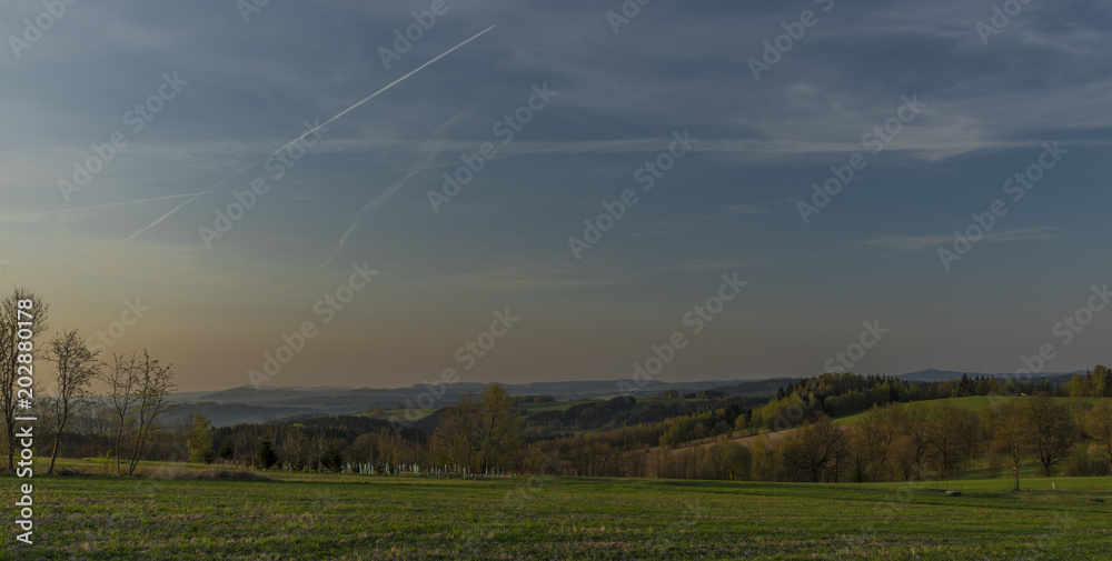 Obraz premium Roprachtice and meadow in sunrise time